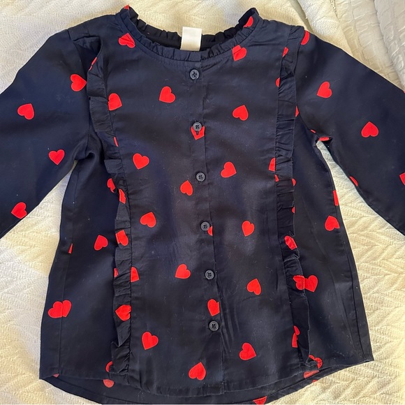 Girls cotton blouse from GAP - Navy with red hearts and ruffles - Size 5T - Picture 1 of 3